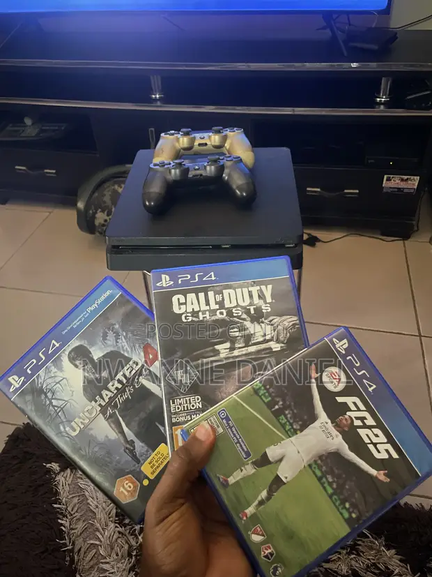 PS4 Slim da Kwamfuta 2, Mai Hacked - 1