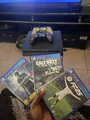 PS4 Slim da Kwamfuta 2, Mai Hacked