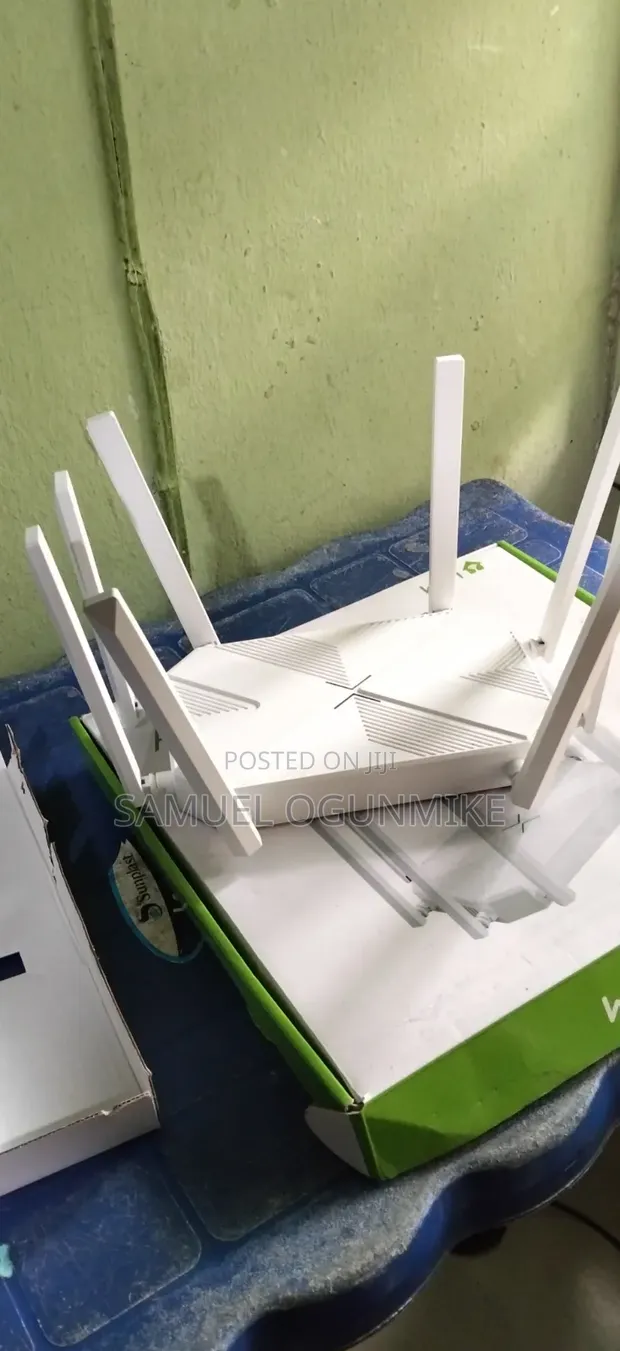 AC1200 Dual Band WiFi Gigabit Router - 1