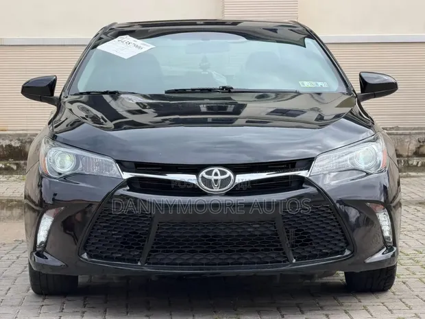 Toyota Camry SE Sedan 2017 - 1