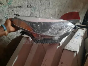 Toyota Corolla 2014-2015 Passenger Side Headlight