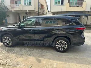 Toyota Highlander XLE AWD 2022 Black