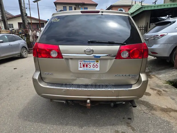 2006 Toyota Sienna Gold - 1
