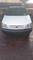 Toyota Sienna 2002 White - 2
