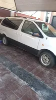 Toyota Sienna 2002 White - 3