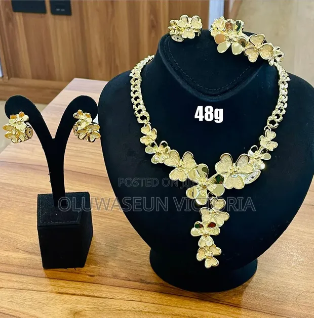 Beautiful 21 Karat Gold Jewelry Set - 1
