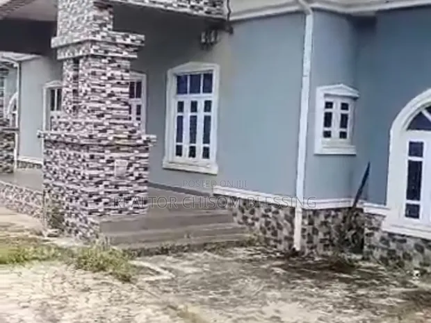 5-Bedroom Bungalow for Sale in Umuahia - 1