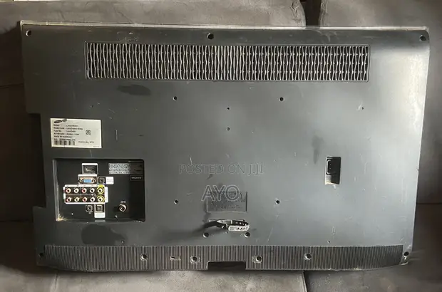 Samsung 32 Inch TV - Fuska Tana Bukatar Sauyi - 1