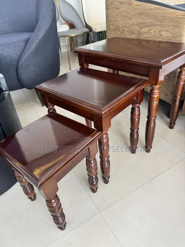 Classic Wooden Nesting Side Tables (Set of 3) - 1