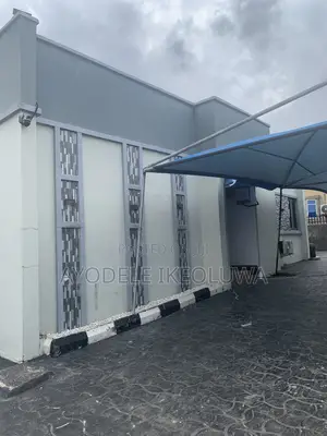 Gidan Wanka Mai Dakuna Uku na Awa/Kwanaki a Iseri Olofin