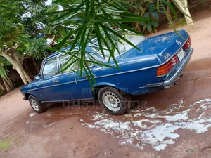 Mercedes-Benz 230E 1985 Blue