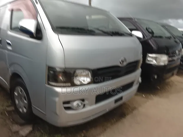 Toyota HiAce 2013 Silver - 1