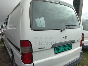 2005 Toyota HiAce Bus