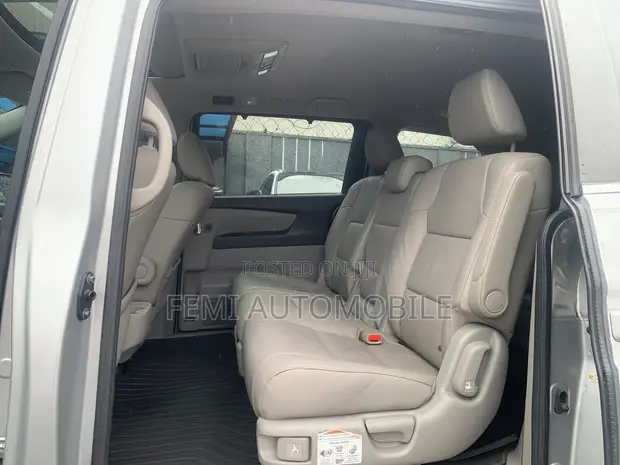 Honda Odyssey 2015 Silver - 1