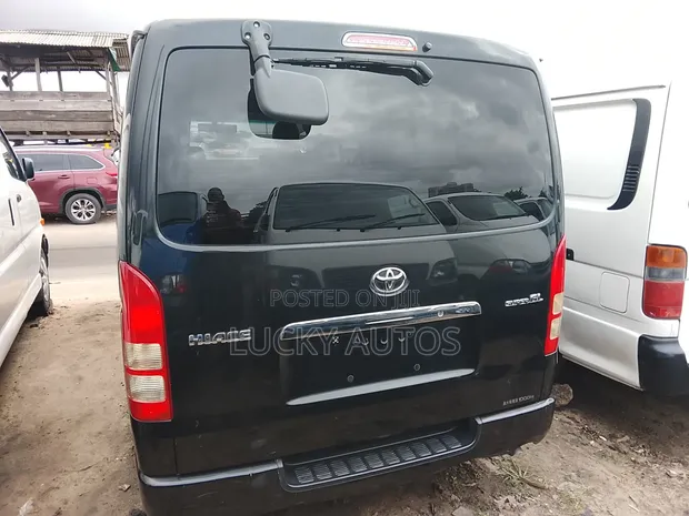 Toyota HiAce 2013 Baki - 1