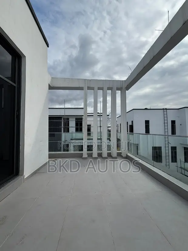 5-Bedroom Duplex for Sale a Omole Phase 2 - 1