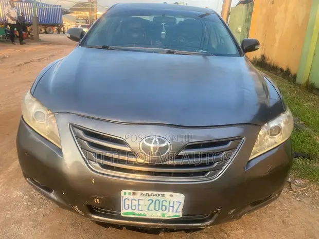 2007 Toyota Camry LE Sedan (2.4L) - 1