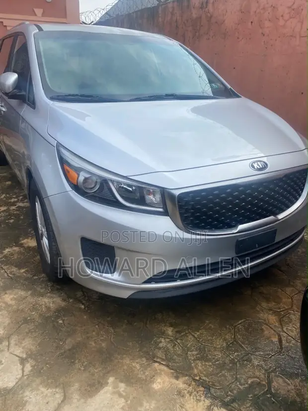 Kia Sedona 2016 Silver - 1