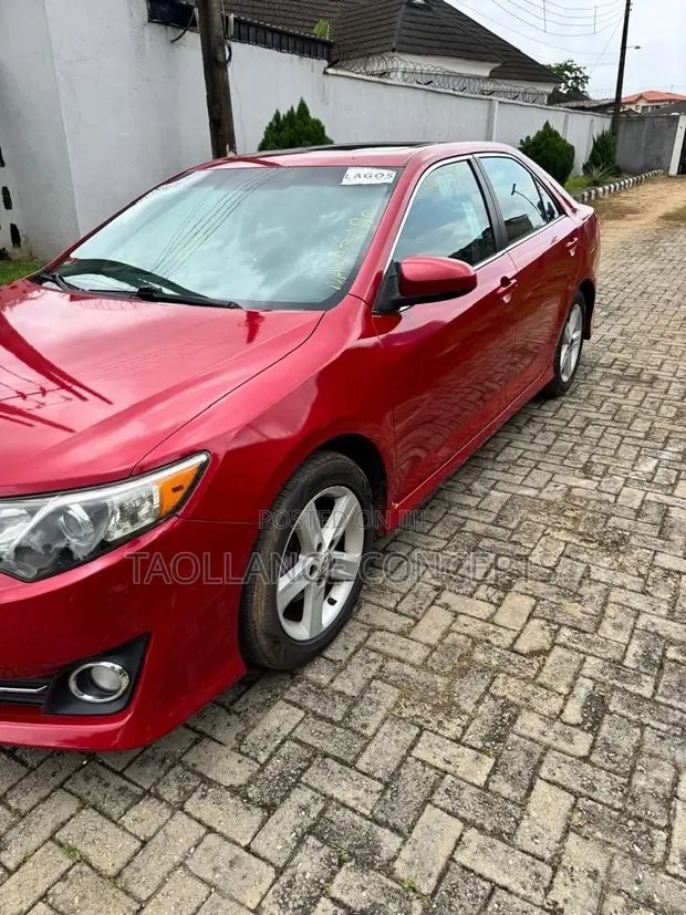 2013 Toyota Camry SE Sedan - 1