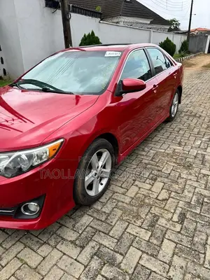 2013 Toyota Camry SE Sedan