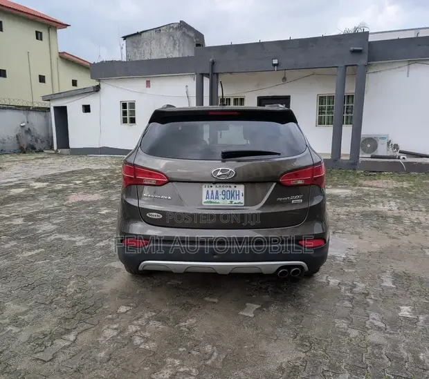 Hyundai Santa Fe 2012 Gray - 1