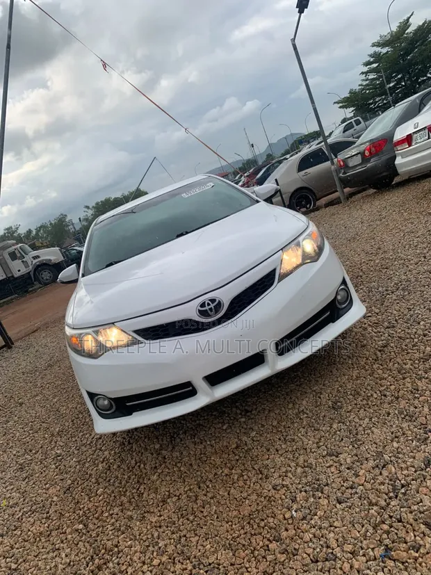 Toyota Camry 2014 White - 1