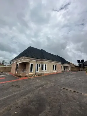 Gidan Bedroom 5 Don Siyarwa a Benin City