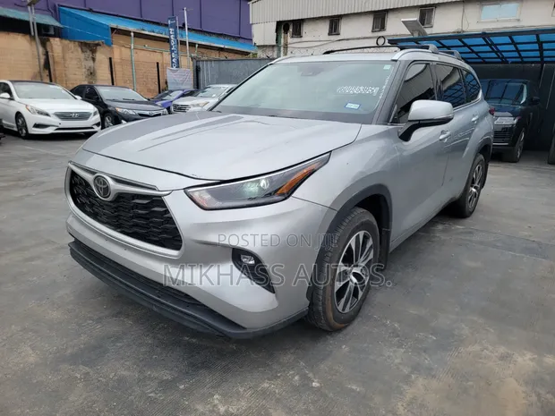 Toyota Highlander XLE 2021 Silver - 1