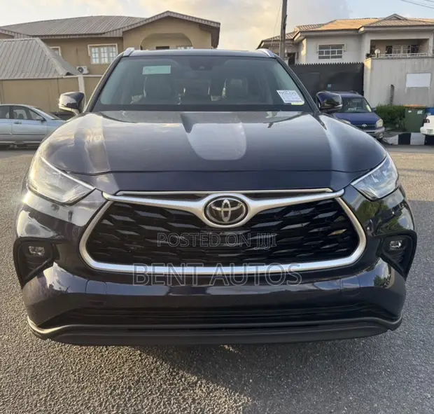 Toyota Highlander XLE 2021 Blue - 1