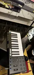 Alesis V25 MIDI Keyboard - 2