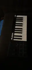 Alesis V25 MIDI Keyboard - 4