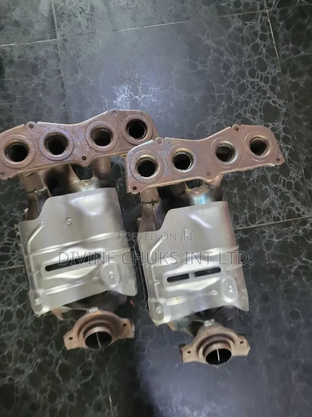 Catalytic Converter for Toyota RAV4 Manifold - 1