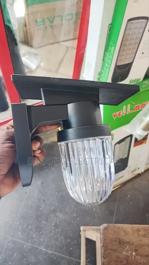Fitilar Bango ta Rana ta LED - Mai Hana Ruwa don Tsaro a Lambu