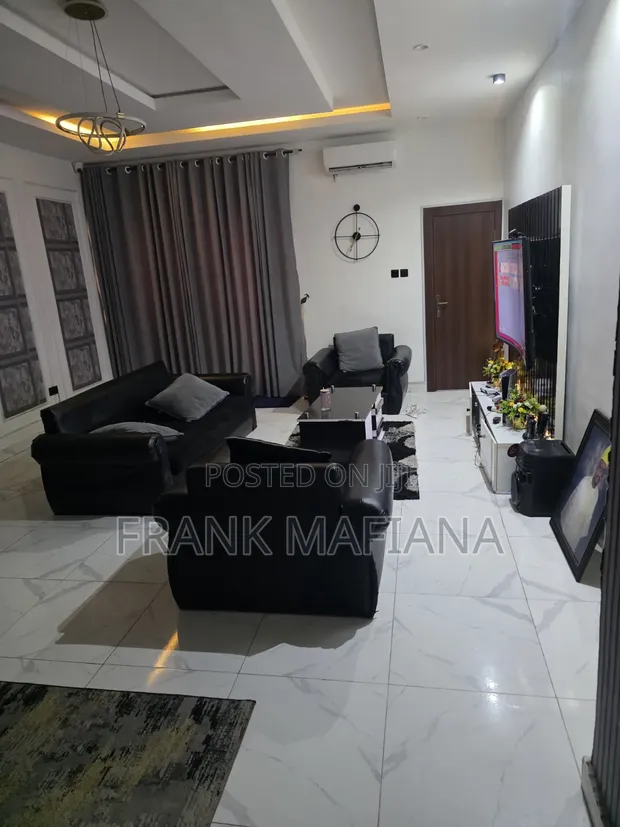 Gidan Kwalba 3 Bedroom don Hayarwa a Rex Apartment, Lekki - 1