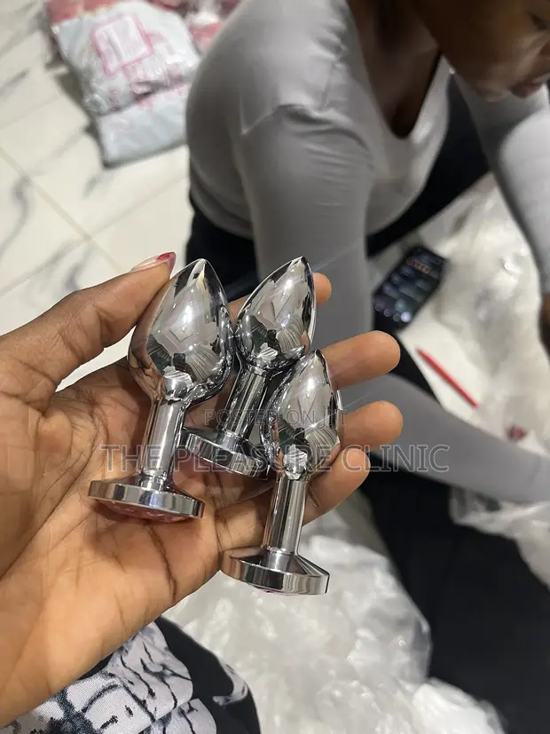 Large Non-Vibrating Butt Plug - 1