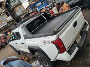 Tutar Hannun Mai Juyawa da TRD Spoiler don Toyota Tacoma 2024