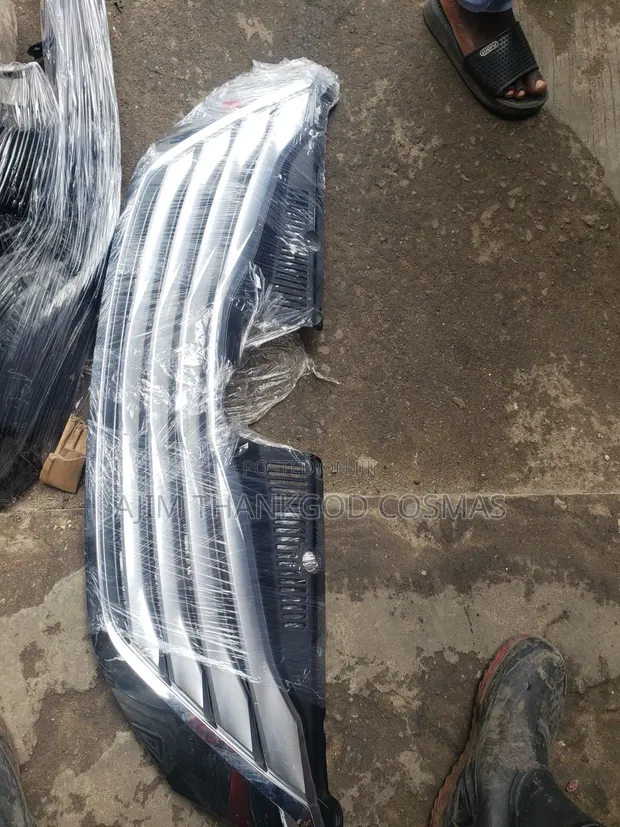Toyota Sienna 2015-2018 Front Grille - 1