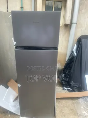 Hisense 240L Firij mai Ƙofa Biyu, Sama da Firiza