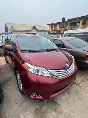 2017 Toyota Sienna XLE 7 Passenger Ja