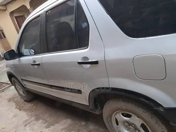 Honda CR-V 2004 Silver - 1