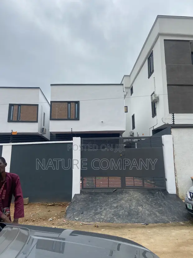 3 Bedroom Block of Flats for Rent in Olowora, Kosofe - 1