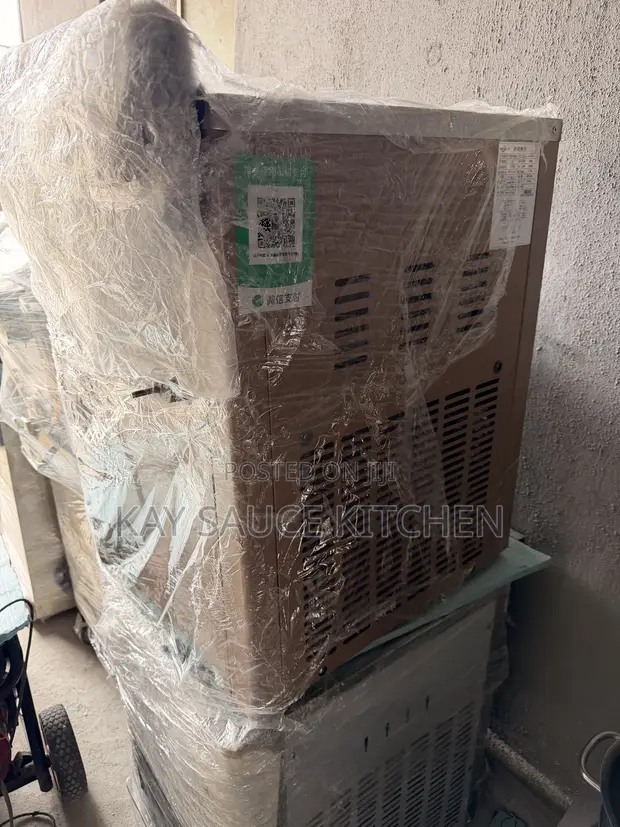 Clean Foreign Used Ice Cream Machine - 1