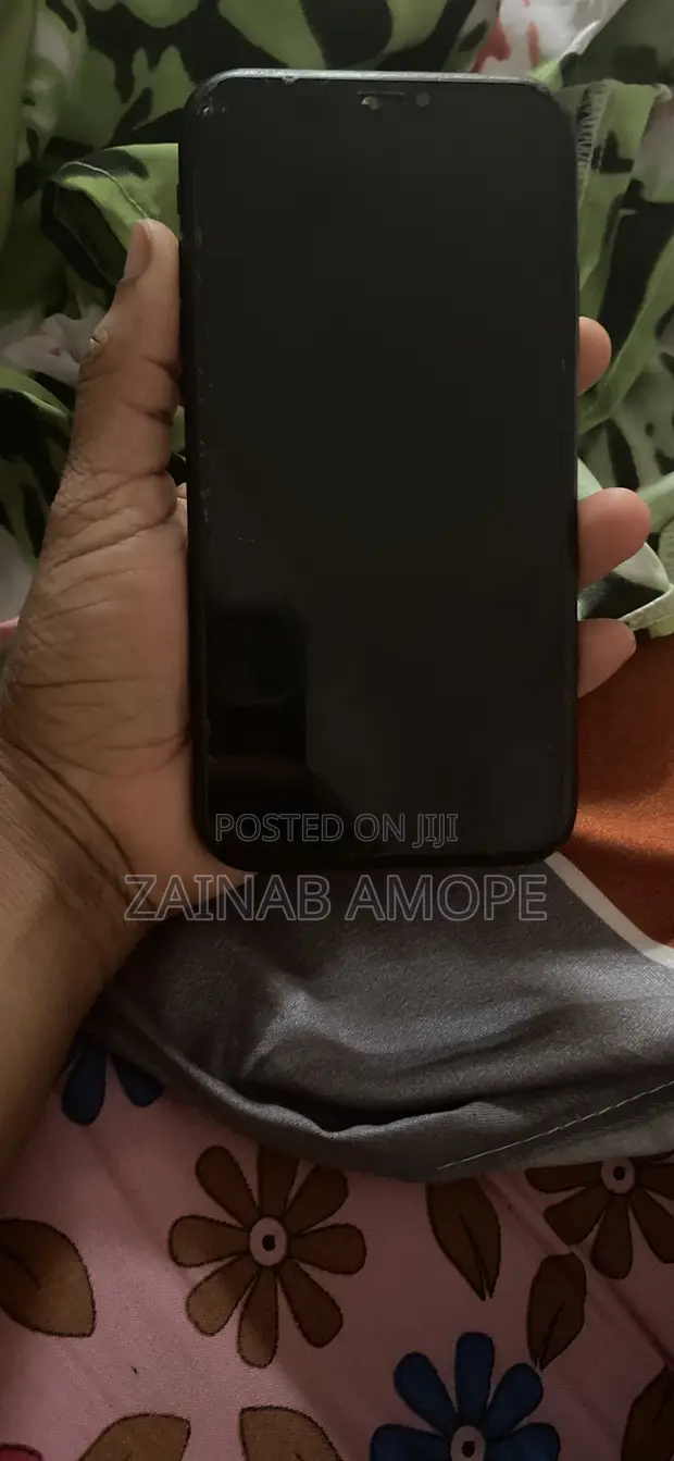 Apple iPhone XR 64GB Black - 1