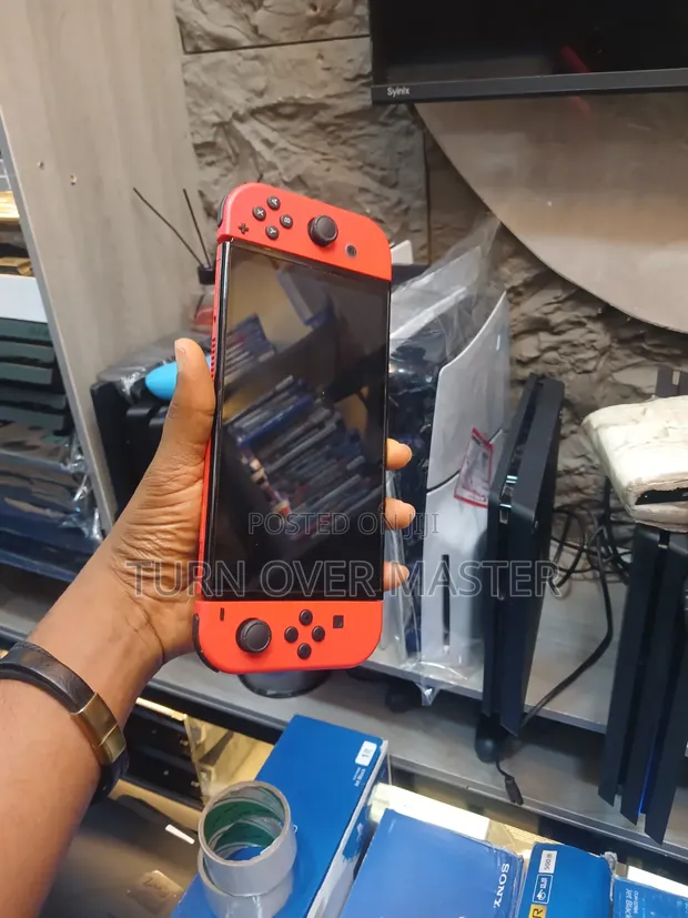 Used Nintendo Switch OLED - 1