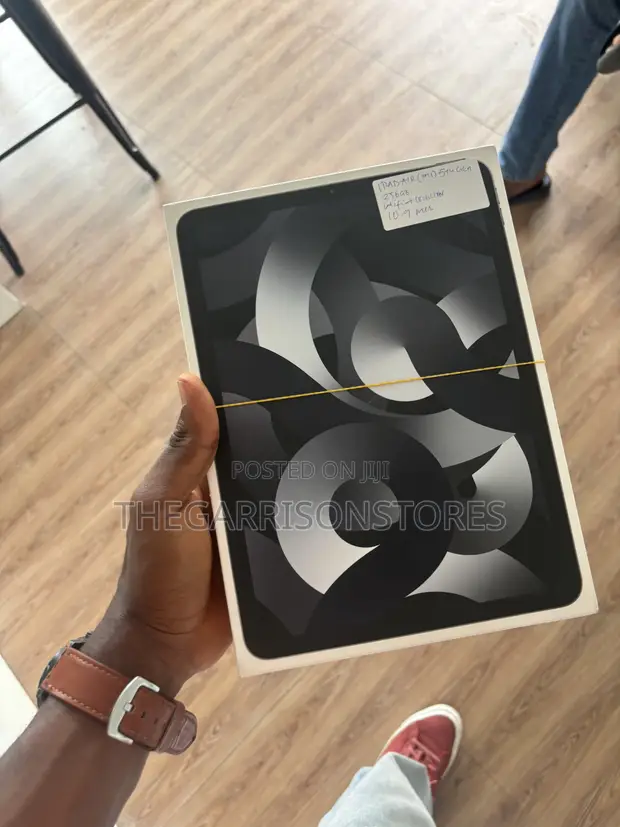Apple iPad Air (2022) 256GB Silver - 1