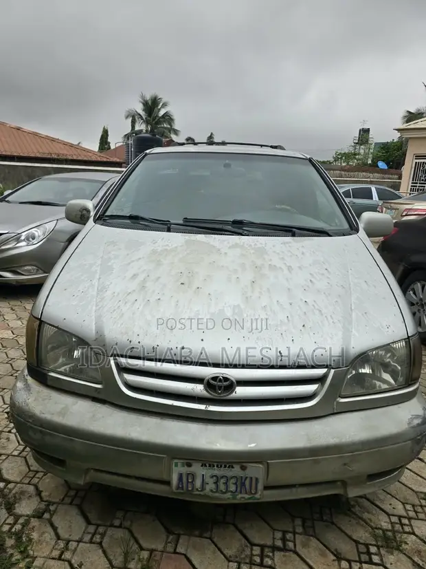 Toyota Sienna LE 2002 Silver - 1