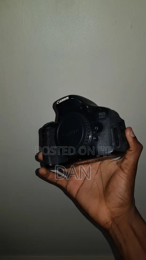 Canon EOS 600D DSLR Na Amfani Da 18-55mm Lens Da Softbox Kit - 1