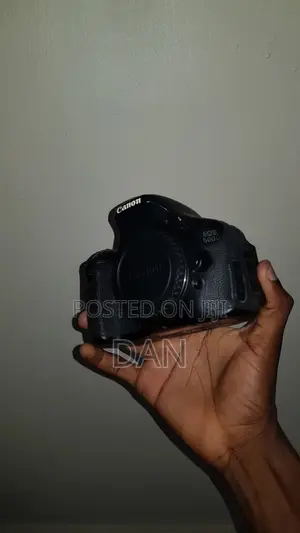 Canon EOS 600D DSLR Na Amfani Da 18-55mm Lens Da Softbox Kit
