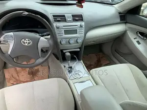 Toyota Camry 2011 Zinariya