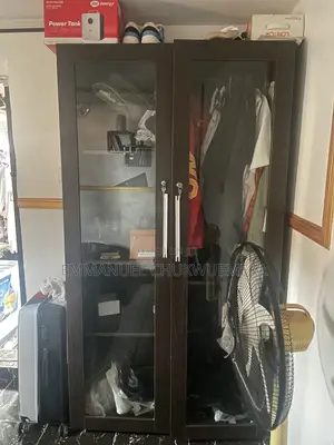 Babban Wardrobe Na Gilashi Sau Biyu - An Riga An Yi Amfani Da Shi